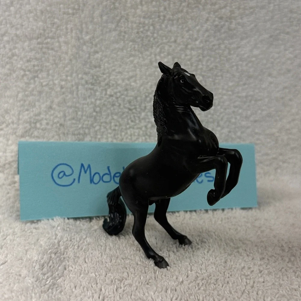 Breyerfest Exclusive Stablemate Model horse - Picture 2 of 4